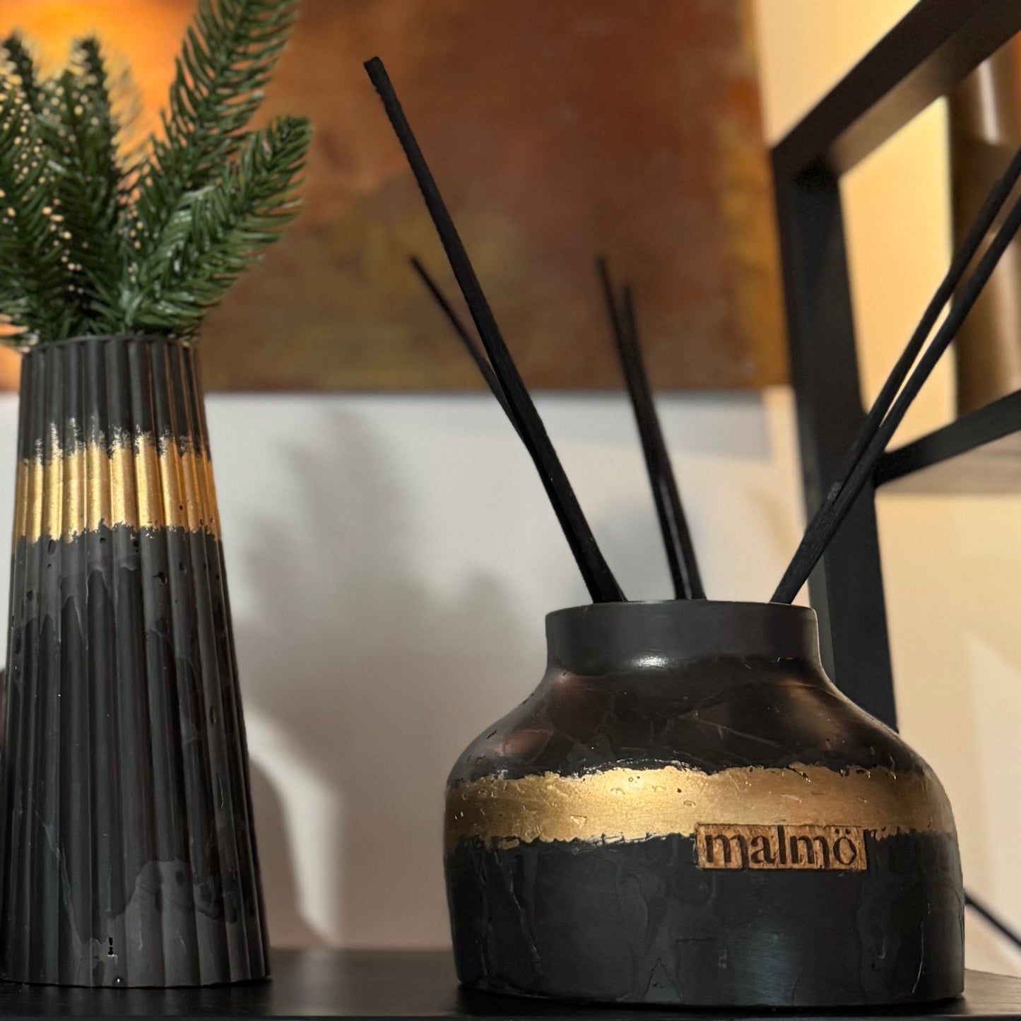 Dröm Diffuser in Charcoal with a Gold Band