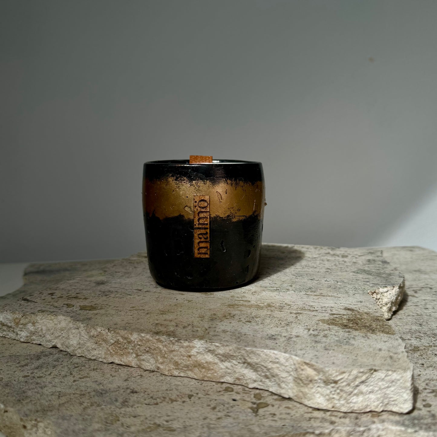 Single Pot, Charcoal with a Gold Band