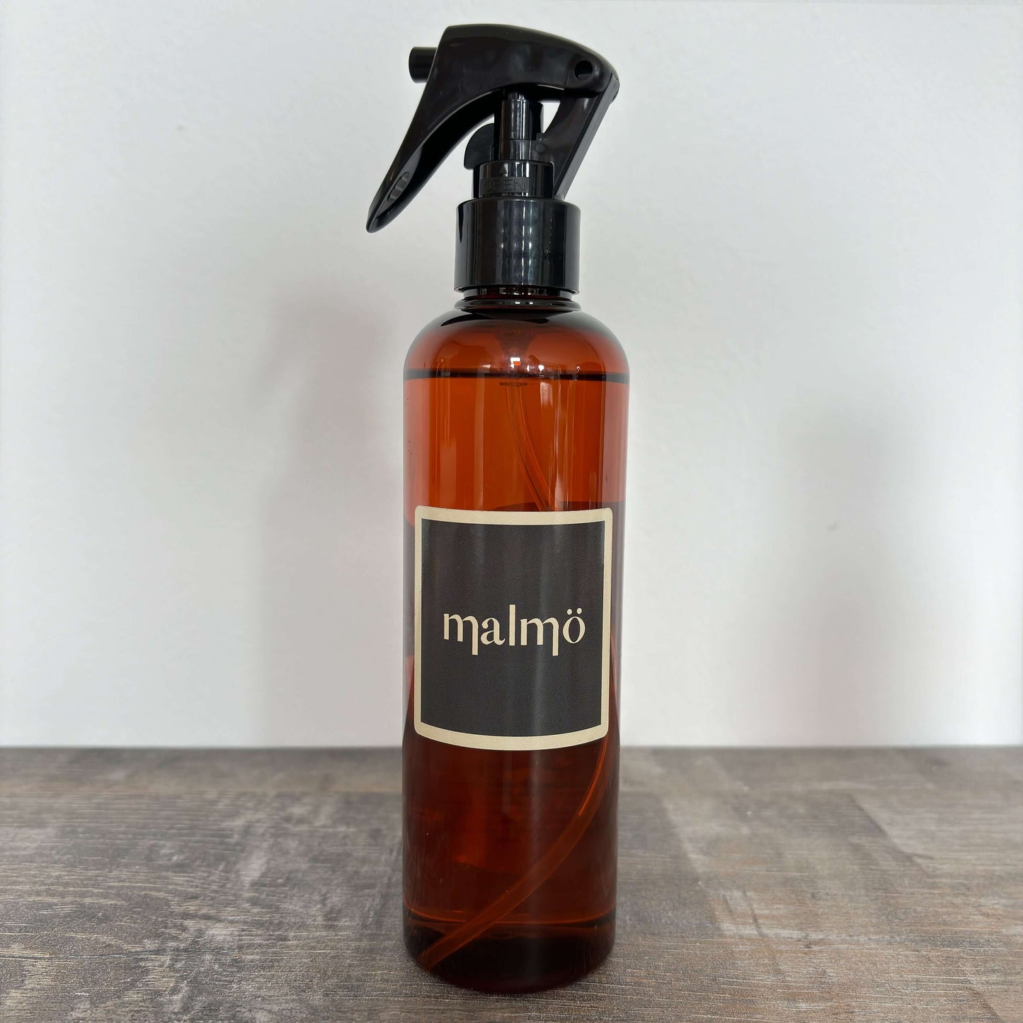 Refillable recyclable quality bottle room mist with fine spray and choice of scent